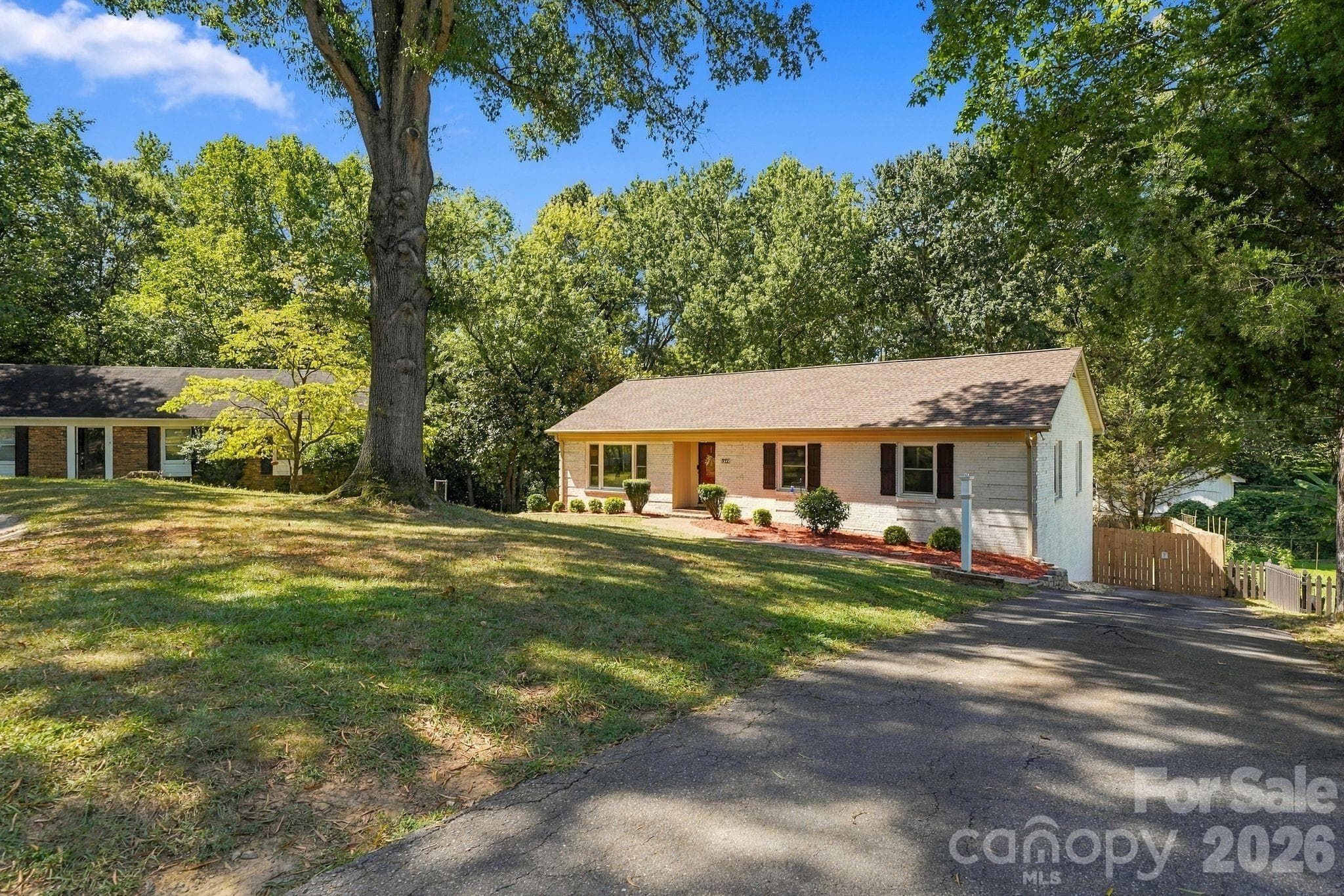 Single Family Residence at 912 Tally Ho Court, Charlotte, photo 3 of 48