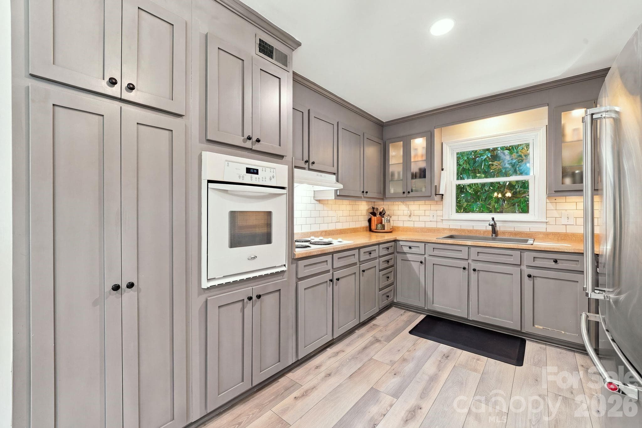 Single Family Residence at 912 Tally Ho Court, Charlotte, photo 9 of 48
