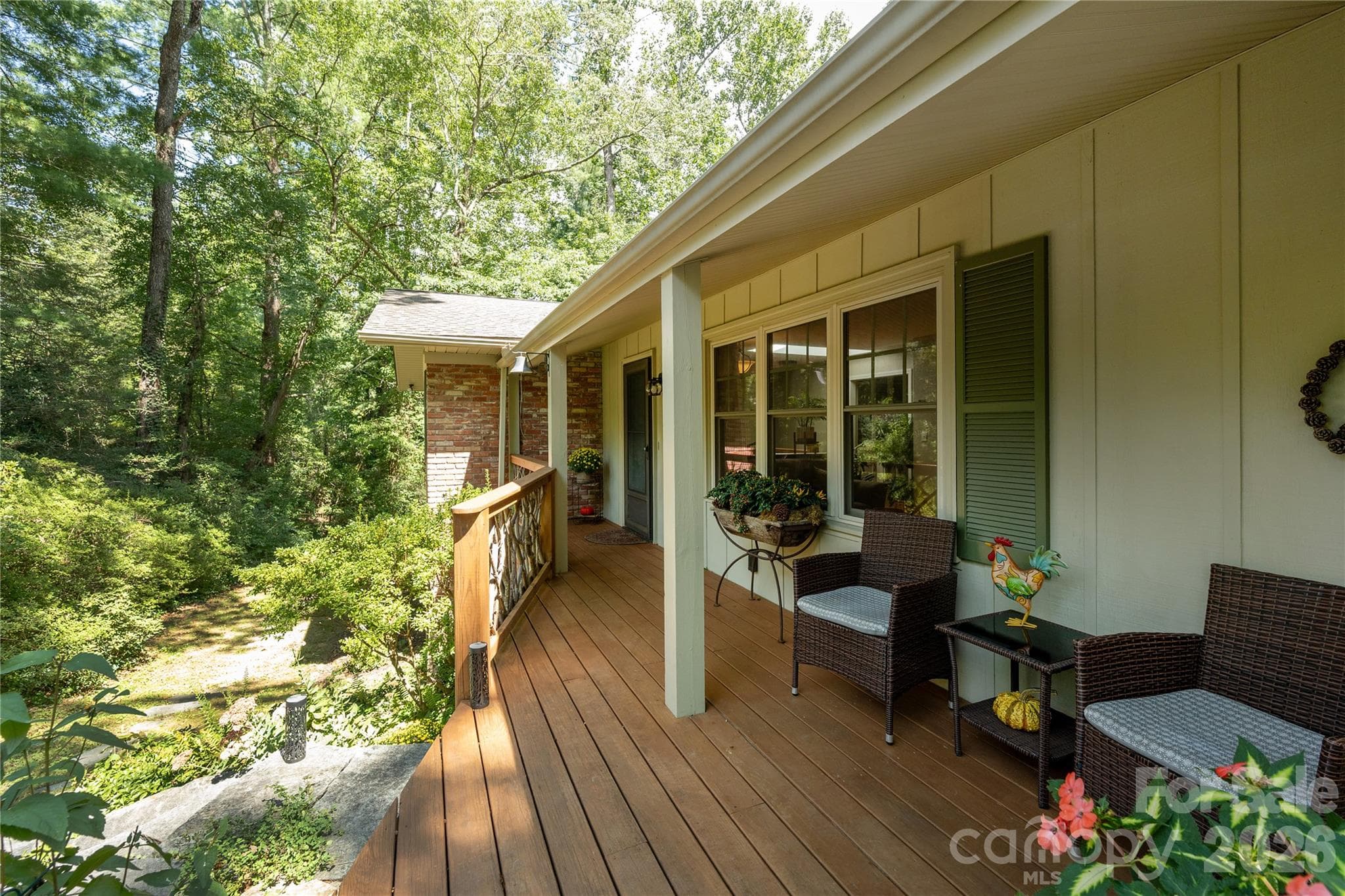 Single Family Residence at 906 Indian Hill Road, Hendersonville, photo 5 of 41
