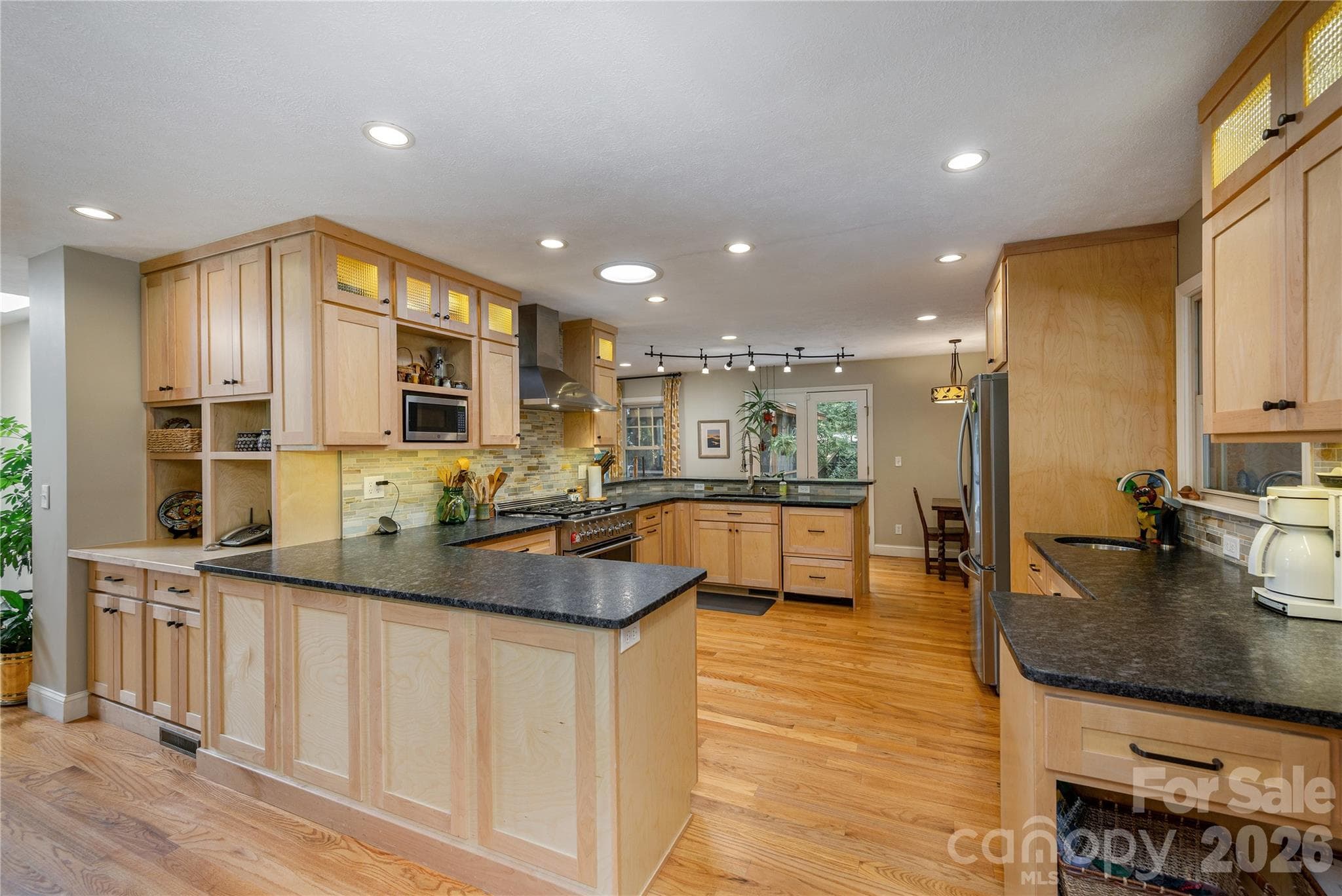 Single Family Residence at 906 Indian Hill Road, Hendersonville, photo 9 of 41