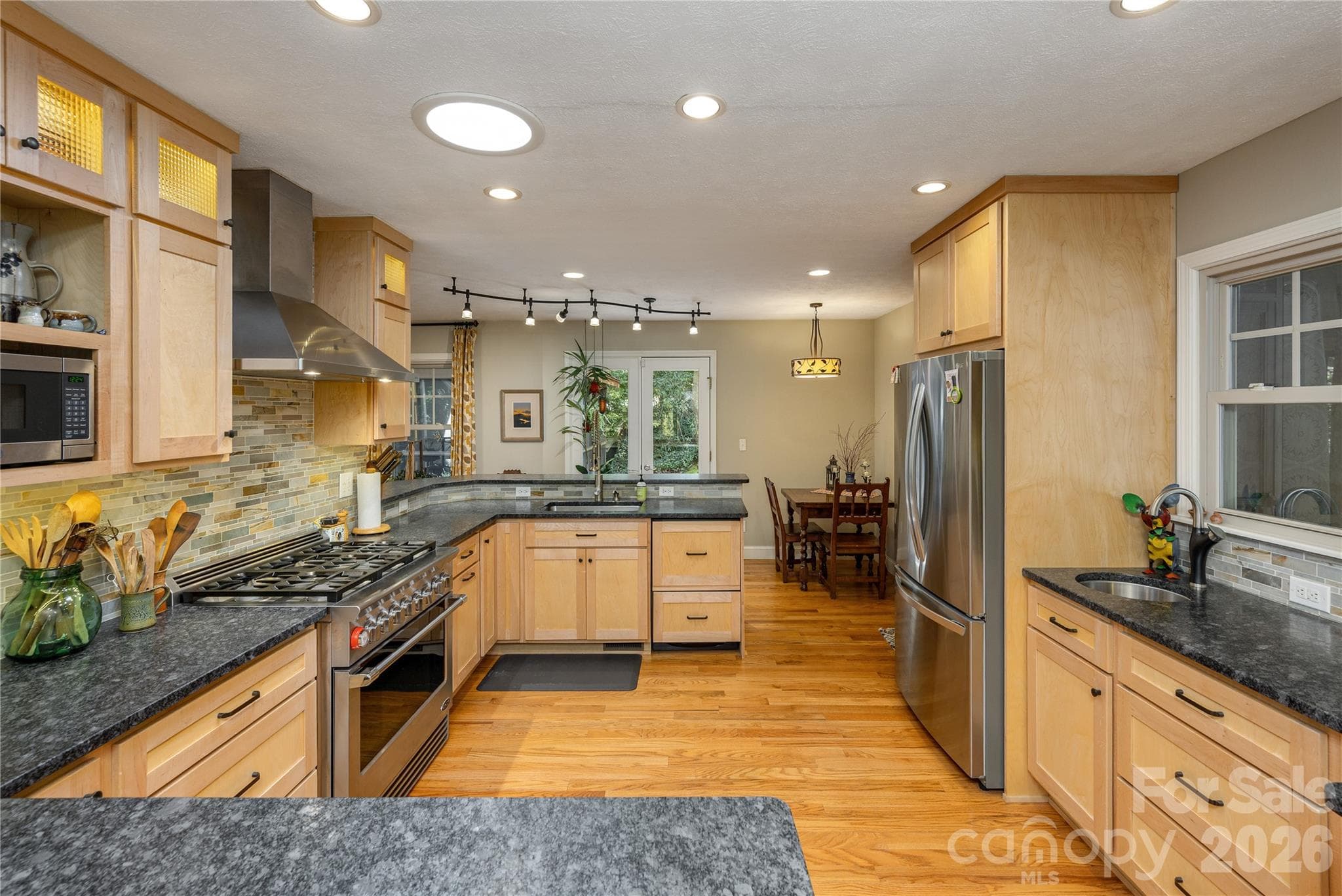 Single Family Residence at 906 Indian Hill Road, Hendersonville, photo 10 of 41