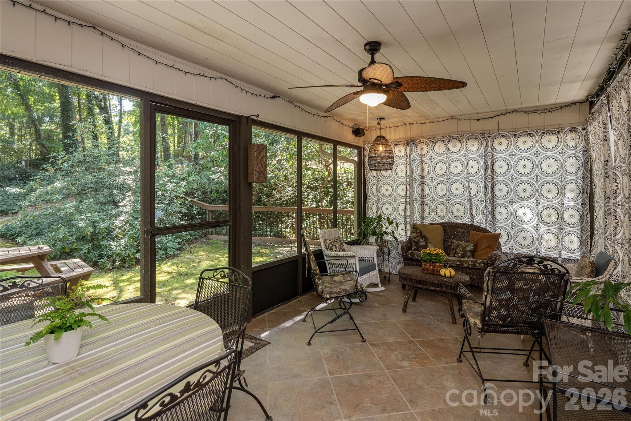 Single Family Residence at 906 Indian Hill Road, Hendersonville, photo 16 of 41
