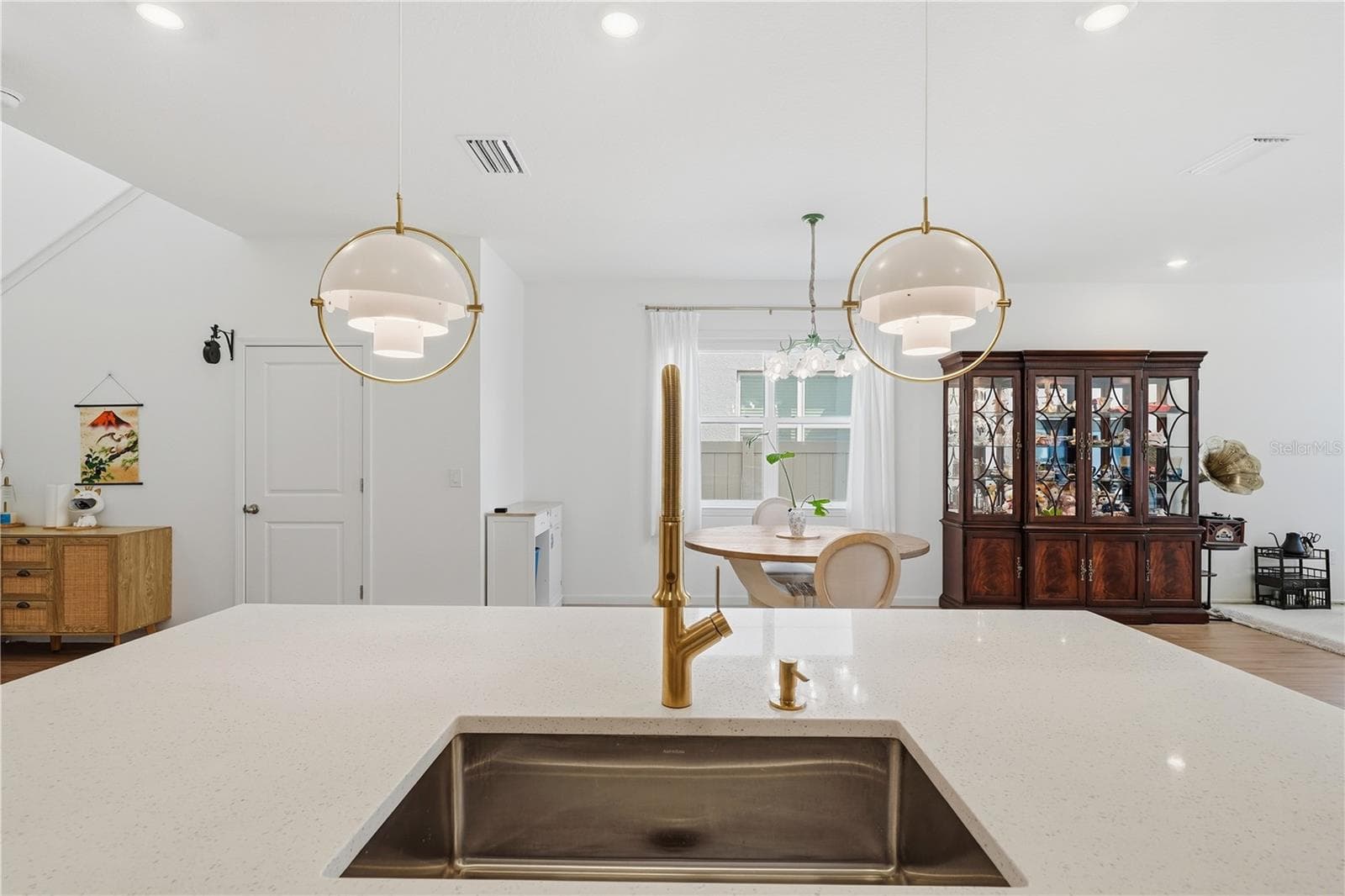 Kitchen Island and Dining Area - 4700 CRAGMERE LOOP, CLERMONT