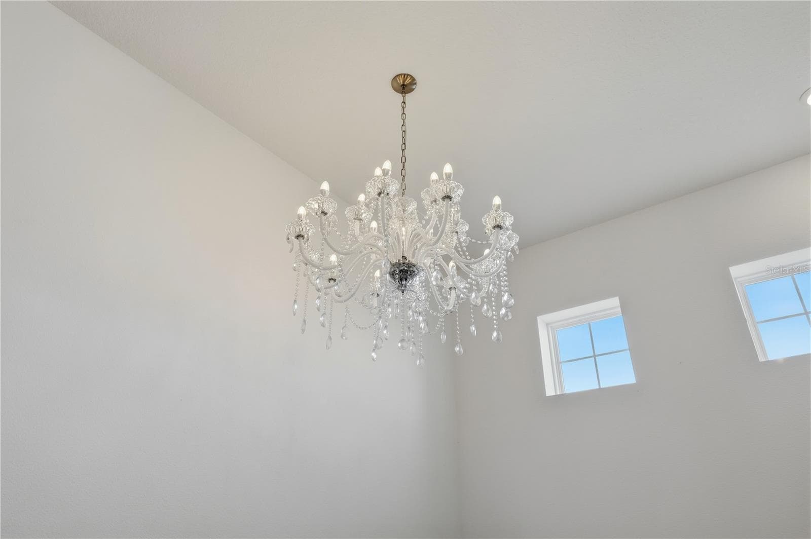 Foyer Chandelier - 4700 CRAGMERE LOOP, CLERMONT