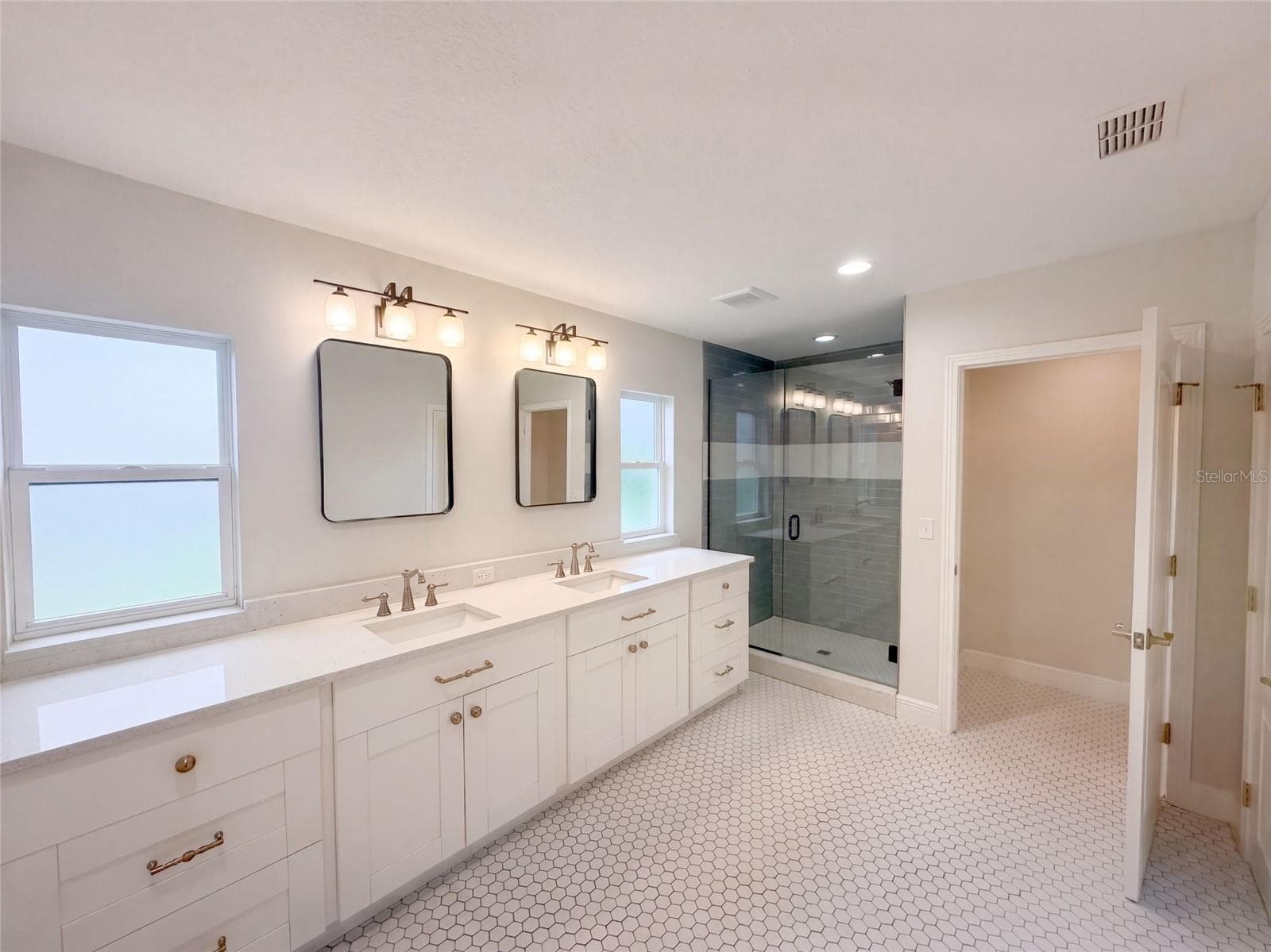 Single Family Residence at 10806 W ELBOW DR, TAMPA, photo 16 of 20