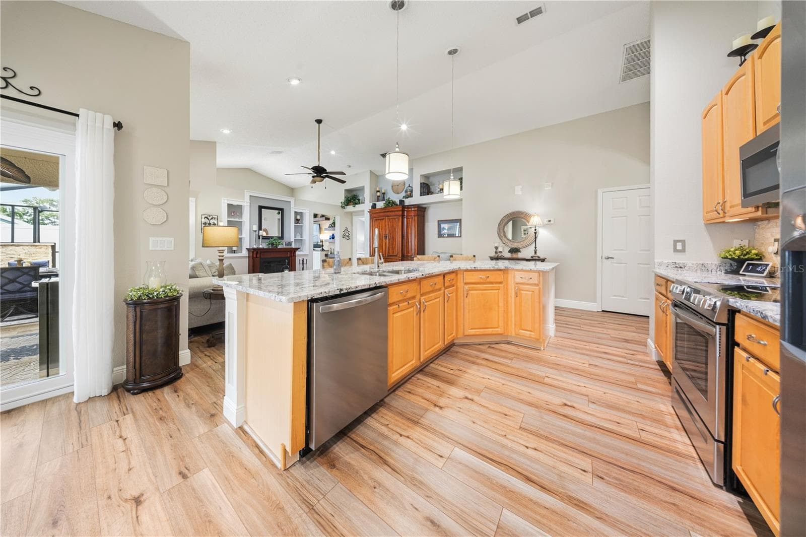 Single Family Residence at 2530 ARROWPOINTE DR, HOLIDAY, photo 8 of 35