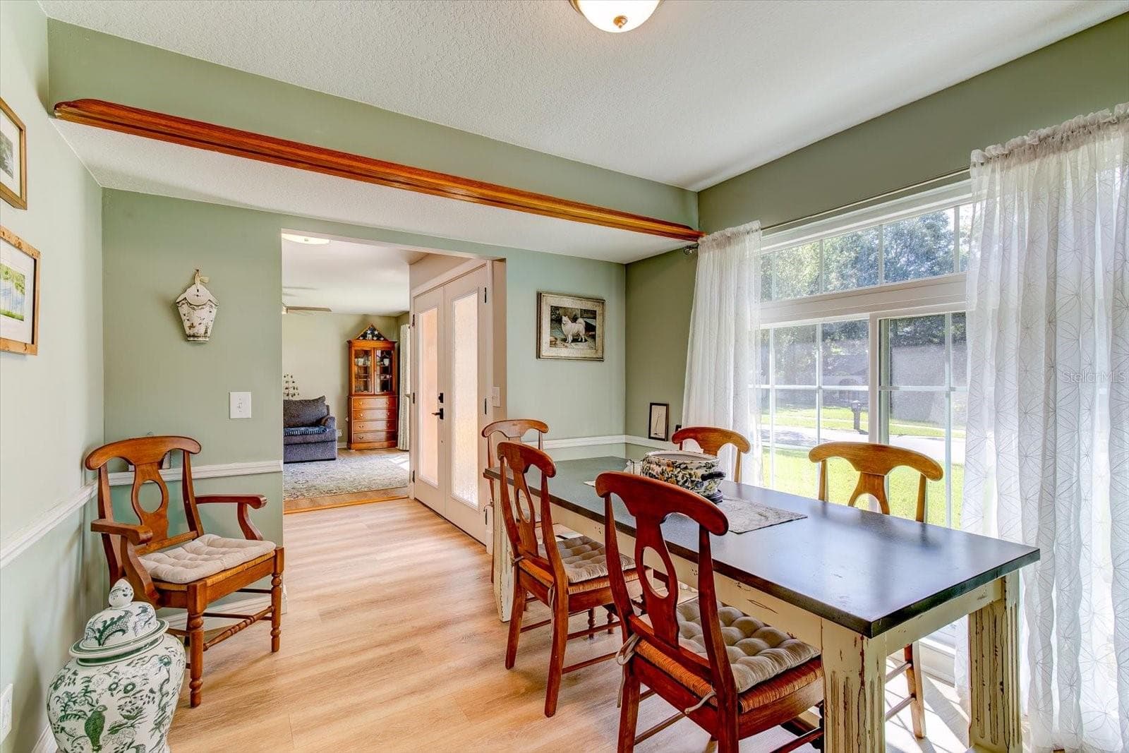 Spacious dining area with large windows overlooking the landscaped yard - 116 PARTRIDGE CIR, WINTER SPRINGS