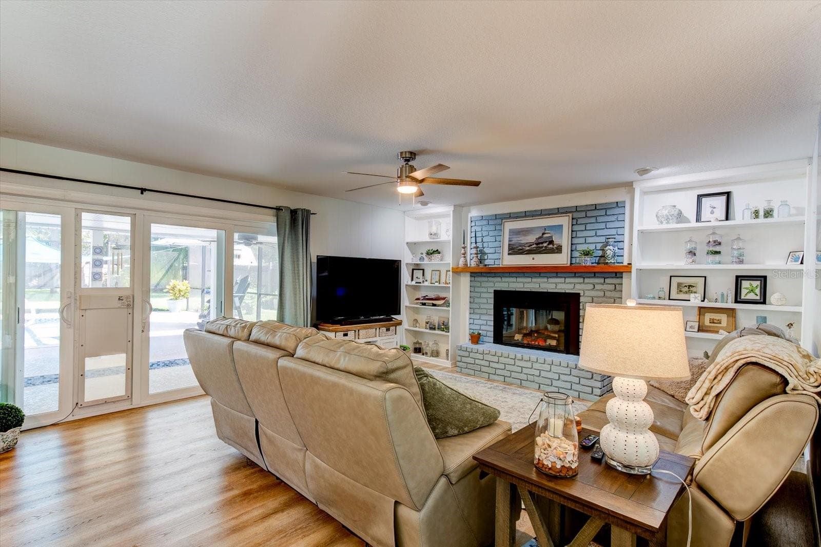 Spacious Family Room with pool views - 116 PARTRIDGE CIR, WINTER SPRINGS