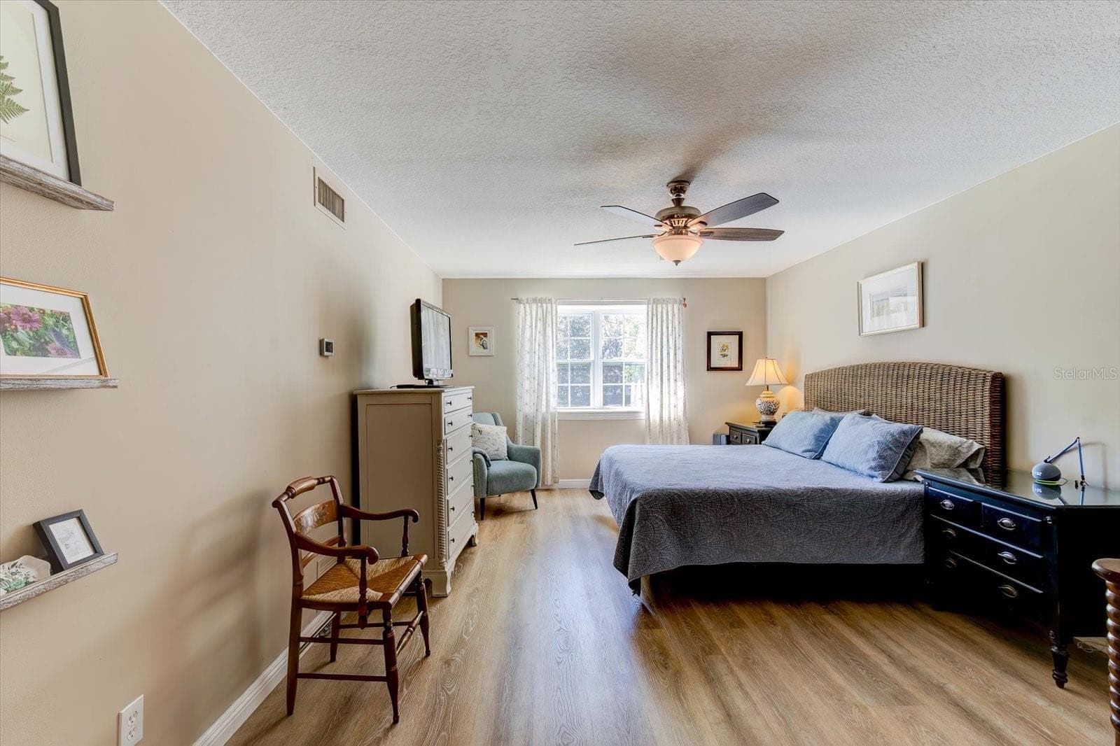 Large primary white with walk-in closet and updated flooring - 116 PARTRIDGE CIR, WINTER SPRINGS