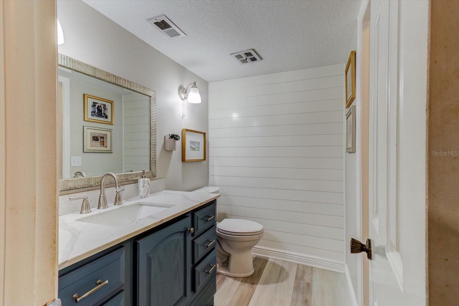Upstairs guest bath with new flooring - 116 PARTRIDGE CIR, WINTER SPRINGS