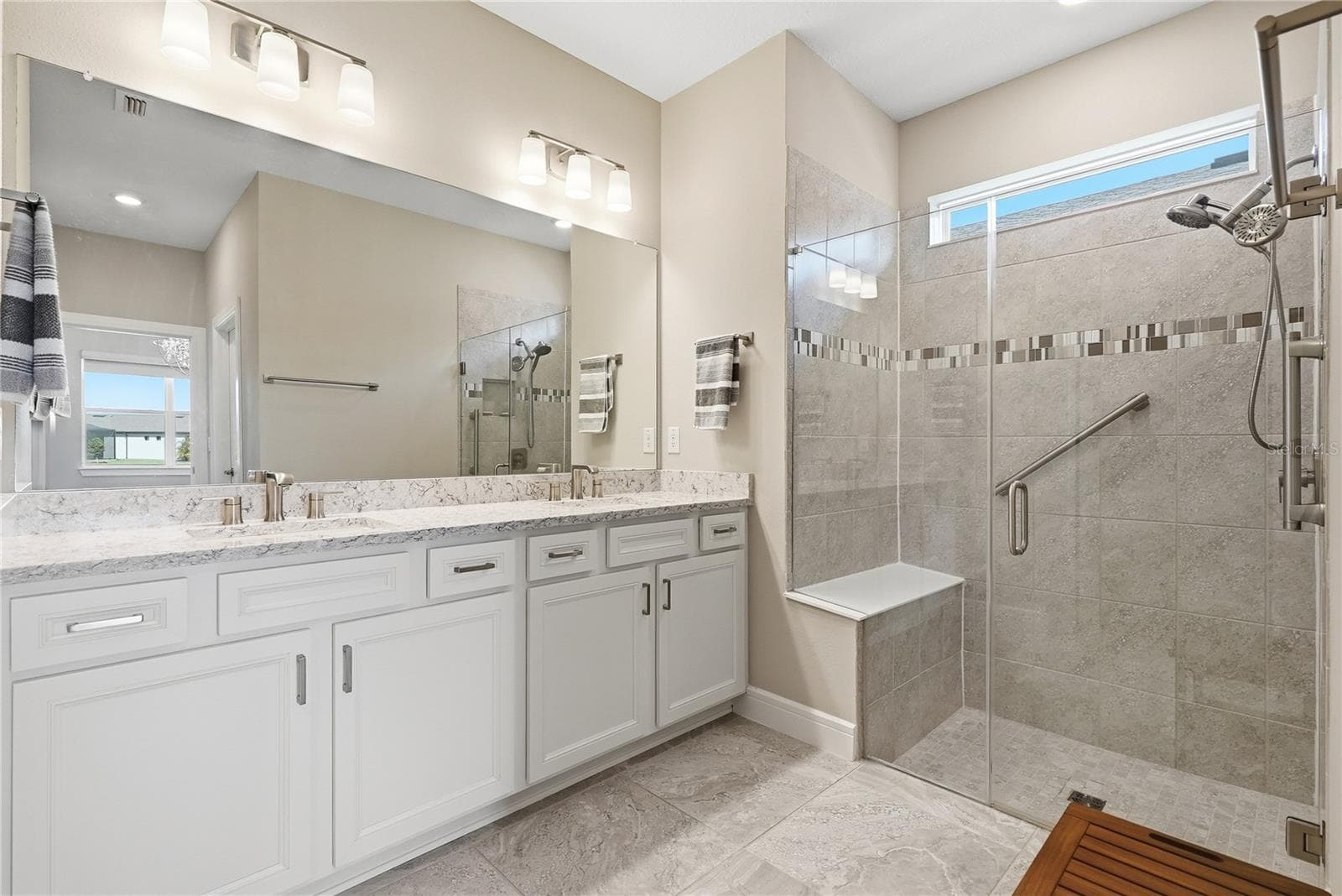 Window provides natural sunlight. - 5535 BLUE CRUSH BND, LAND O LAKES