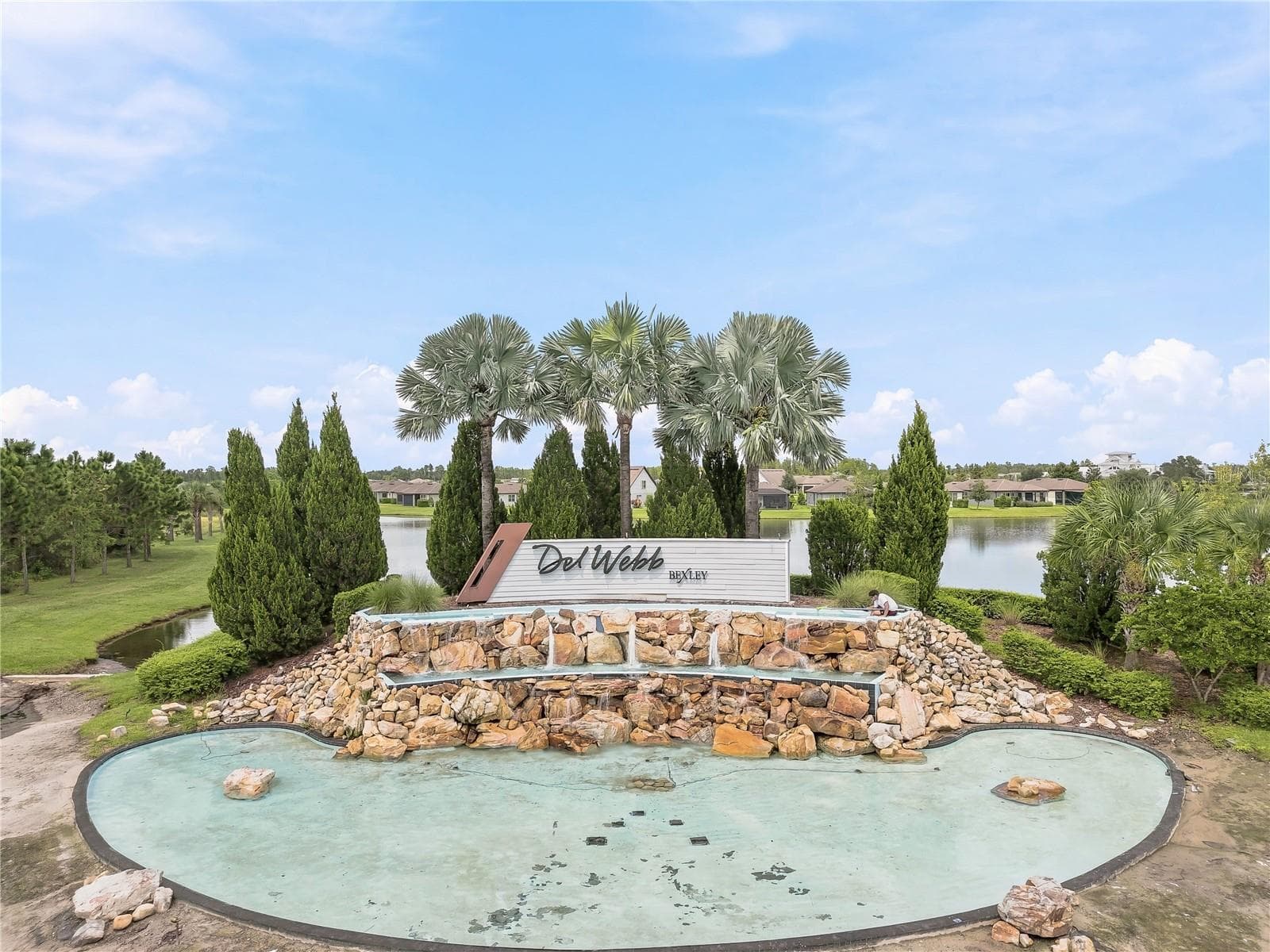 Entry to Del Webb Bexley. - 5535 BLUE CRUSH BND, LAND O LAKES