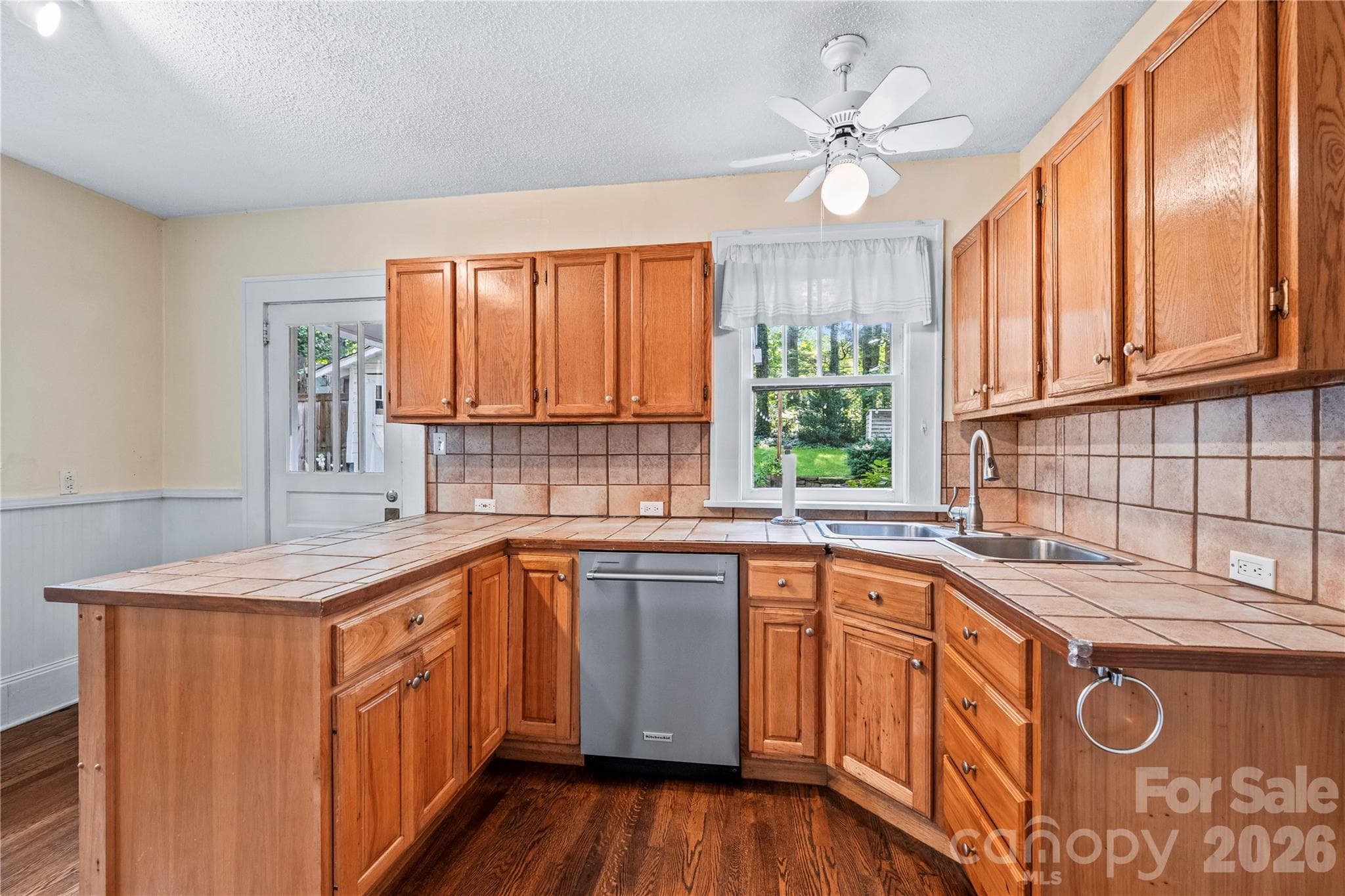 Single Family Residence at 18 Westover Drive, Asheville, photo 11 of 33