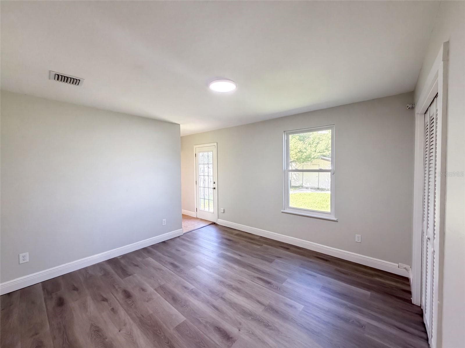 Single Family Residence at 802 MASSACHUSETTS AVE, ST CLOUD, photo 4 of 29