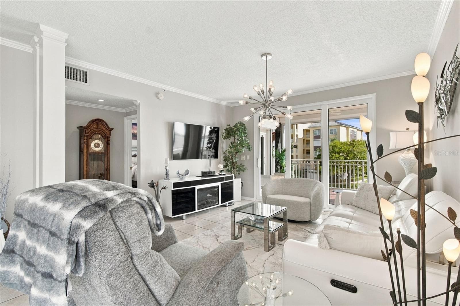 Living room - 399 150TH AVE #205, MADEIRA BEACH
