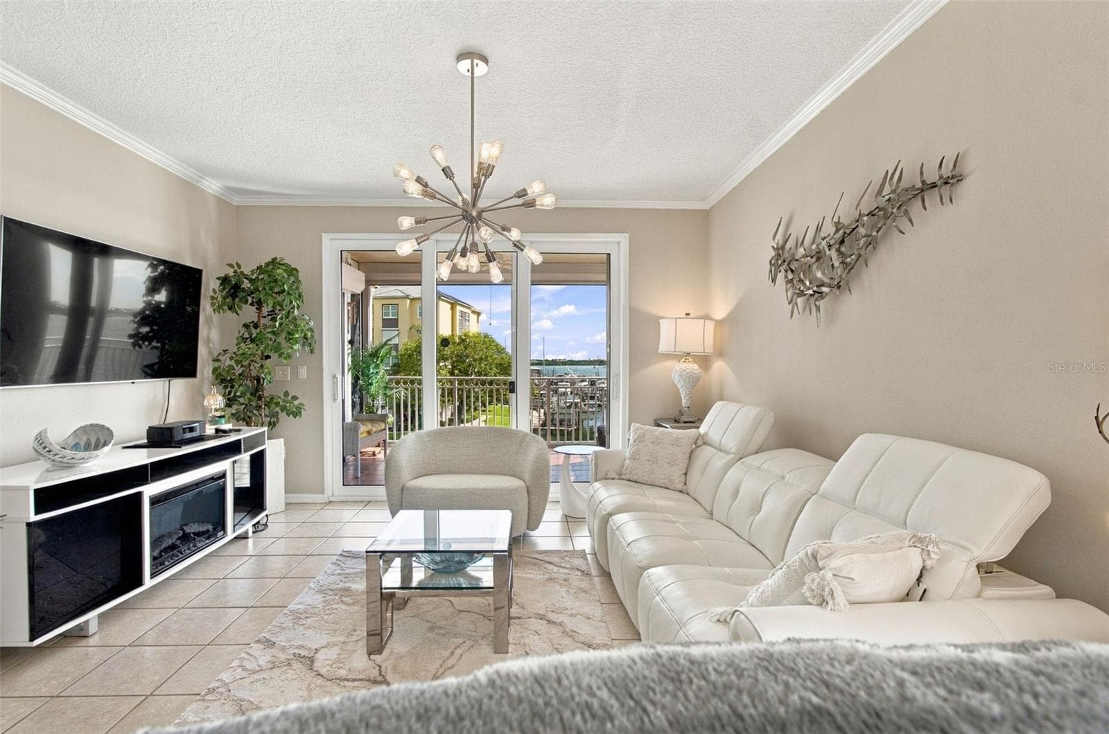 Living room - 399 150TH AVE #205, MADEIRA BEACH