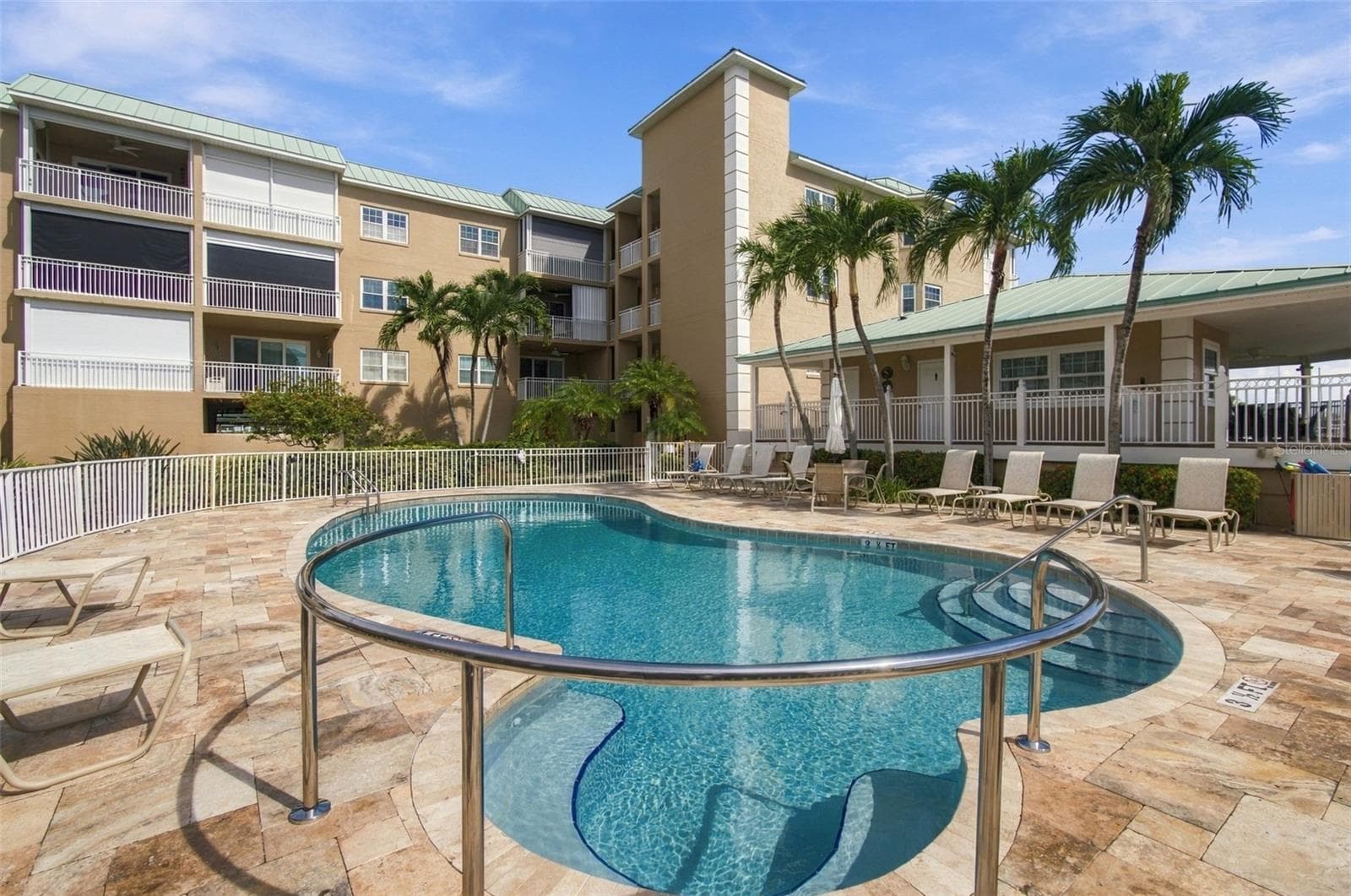 Swimming pool - 399 150TH AVE #205, MADEIRA BEACH