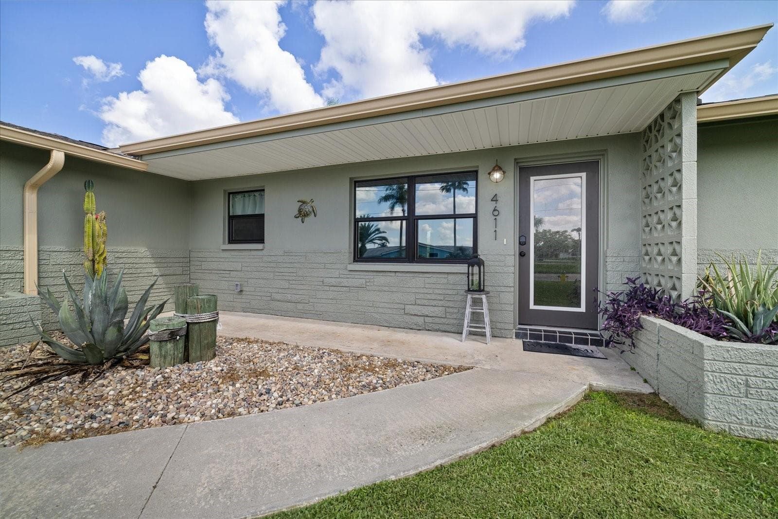 Single Family Residence at 4611 TOPSAIL TRL, NEW PORT RICHEY, photo 8 of 60