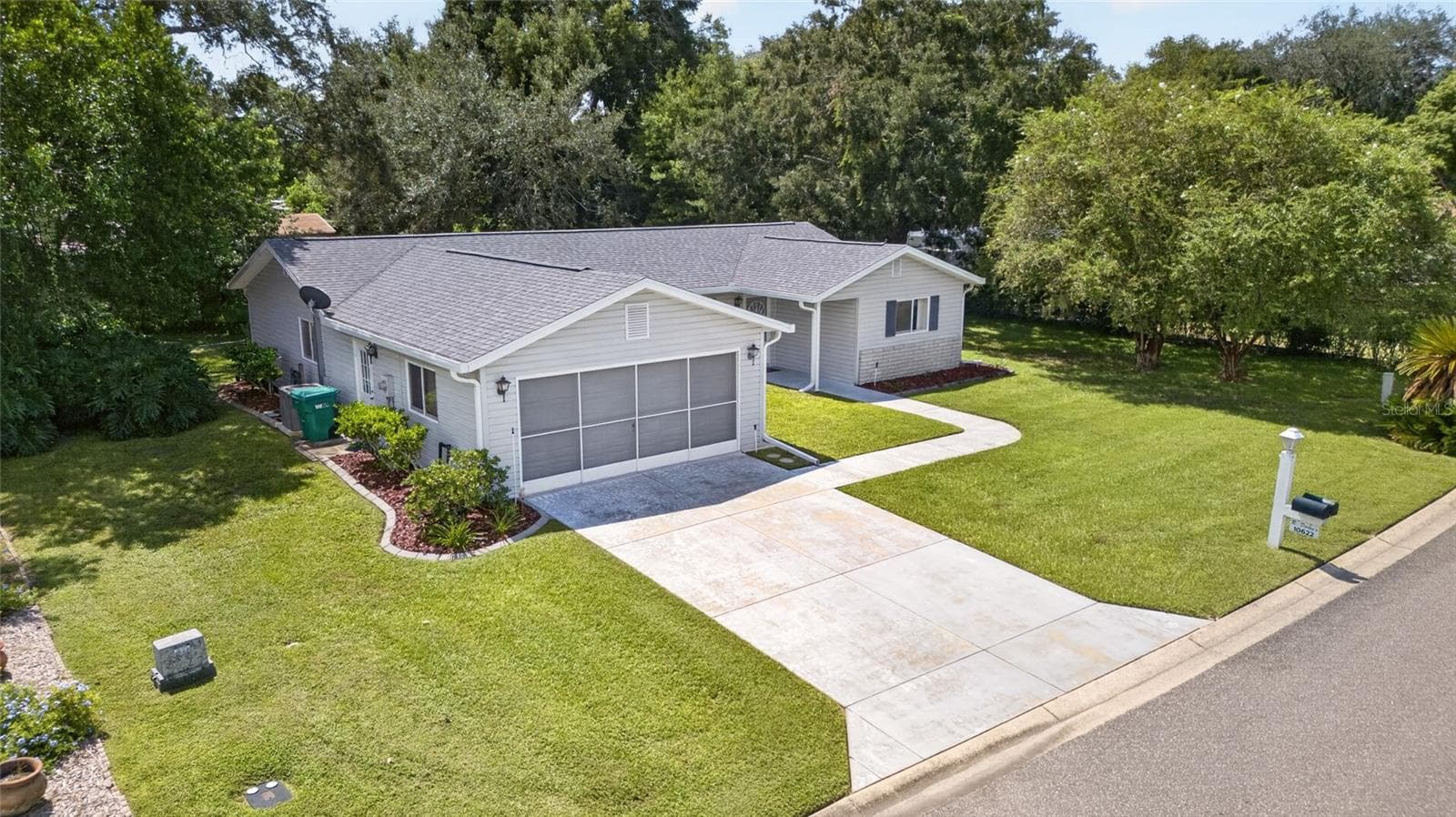 Single Family Residence at 10622 SE 179TH LN, SUMMERFIELD, photo 2 of 46