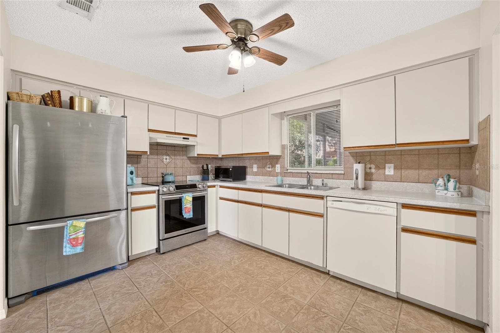 Single Family Residence at 10622 SE 179TH LN, SUMMERFIELD, photo 16 of 46