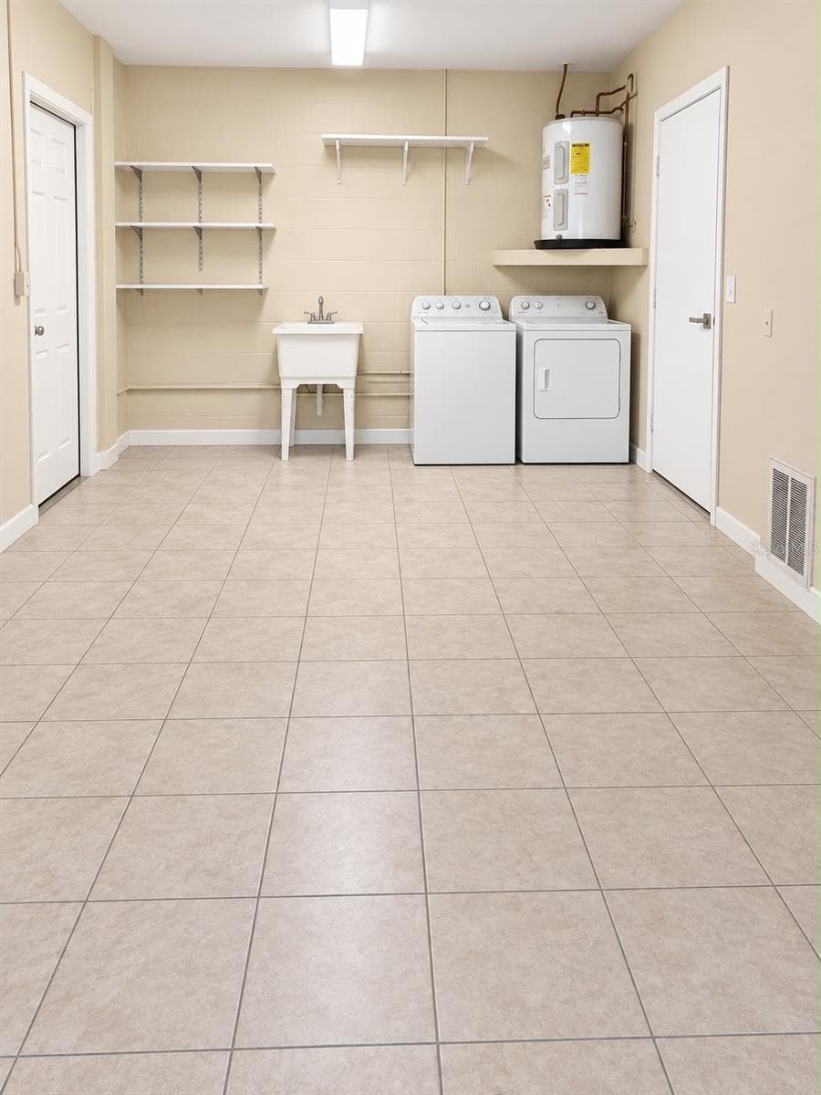 Garage - 11426 FOX RUN, PORT RICHEY