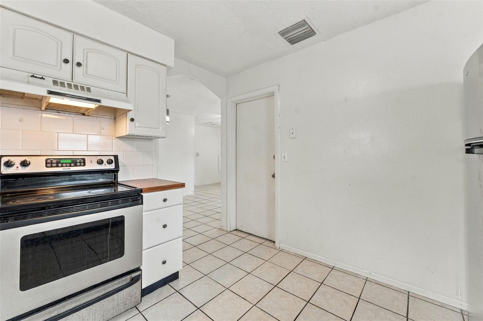 Kitchen with White Cabinetry - 7303 RIVERBANK DR, NEW PORT RICHEY