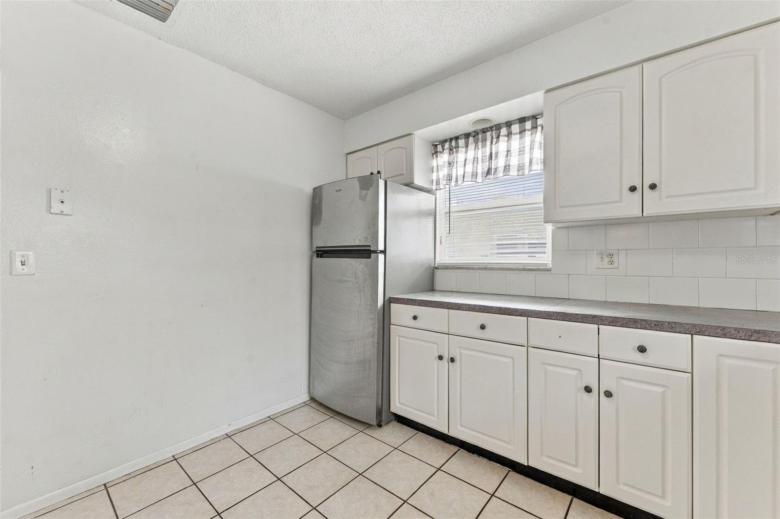 Bright Kitchen - 7303 RIVERBANK DR, NEW PORT RICHEY