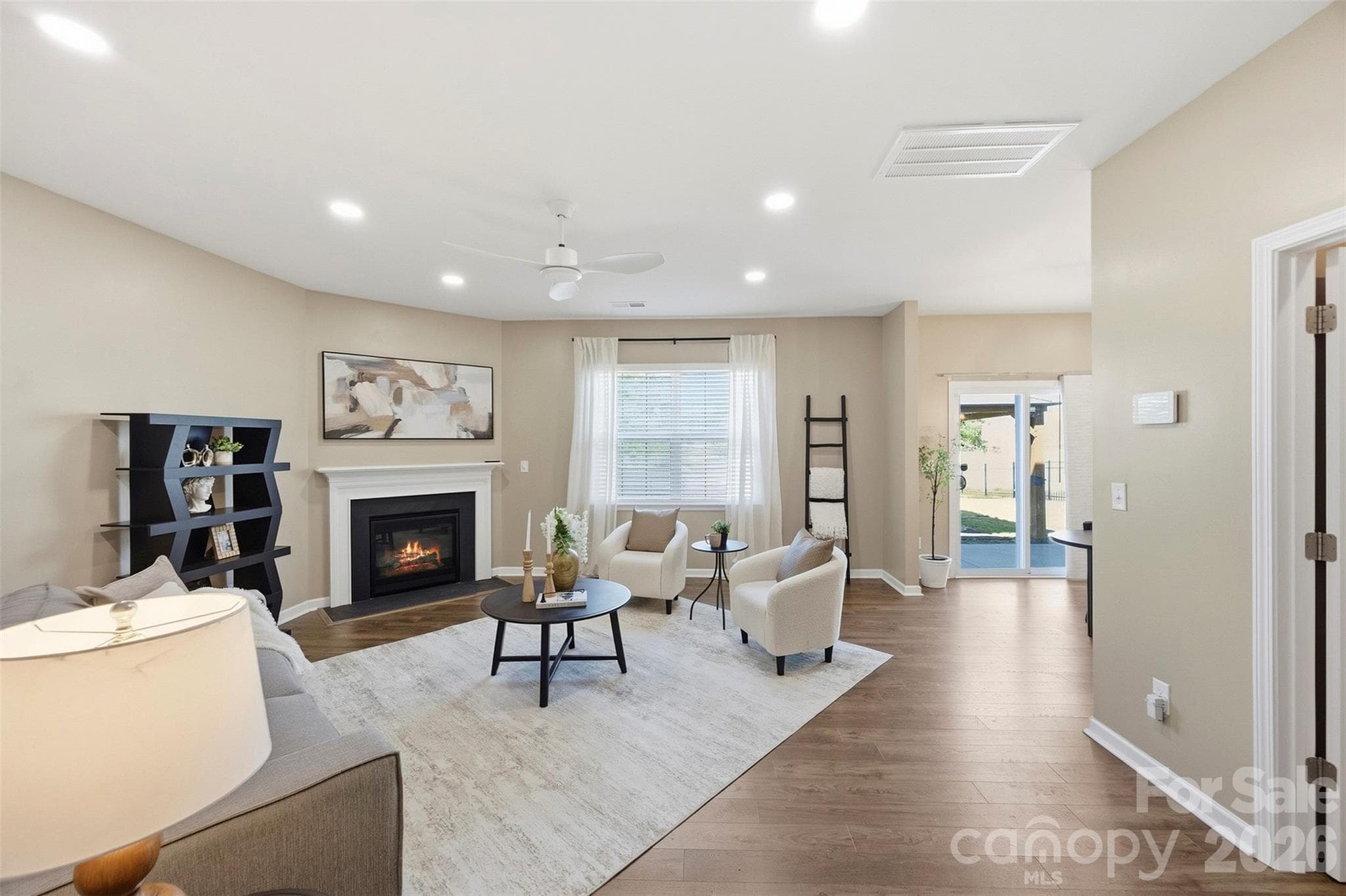 Open floor plan family room - 7572 Nolen Farm Drive, Gastonia