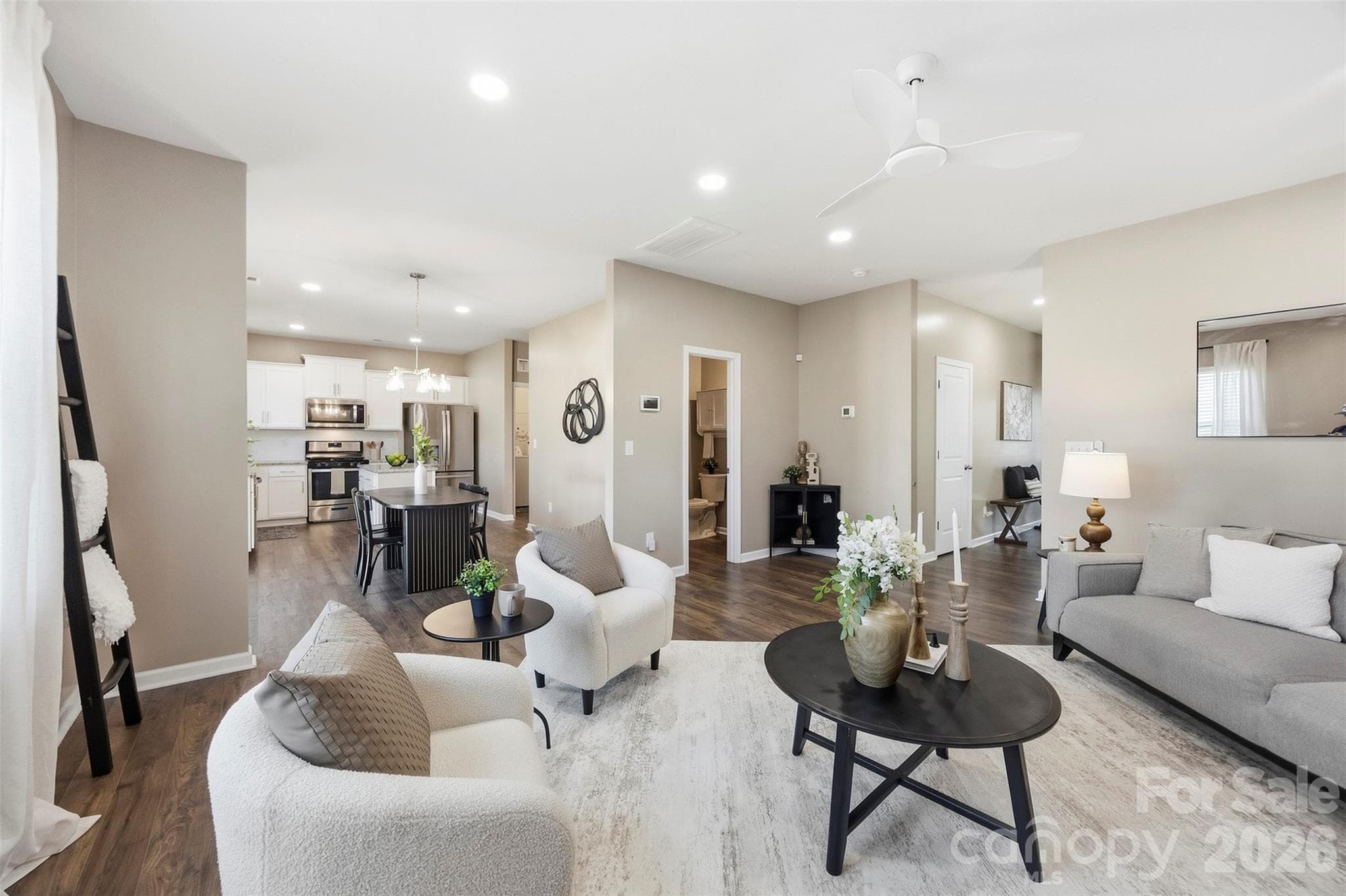 Open floor plan family room - 7572 Nolen Farm Drive, Gastonia