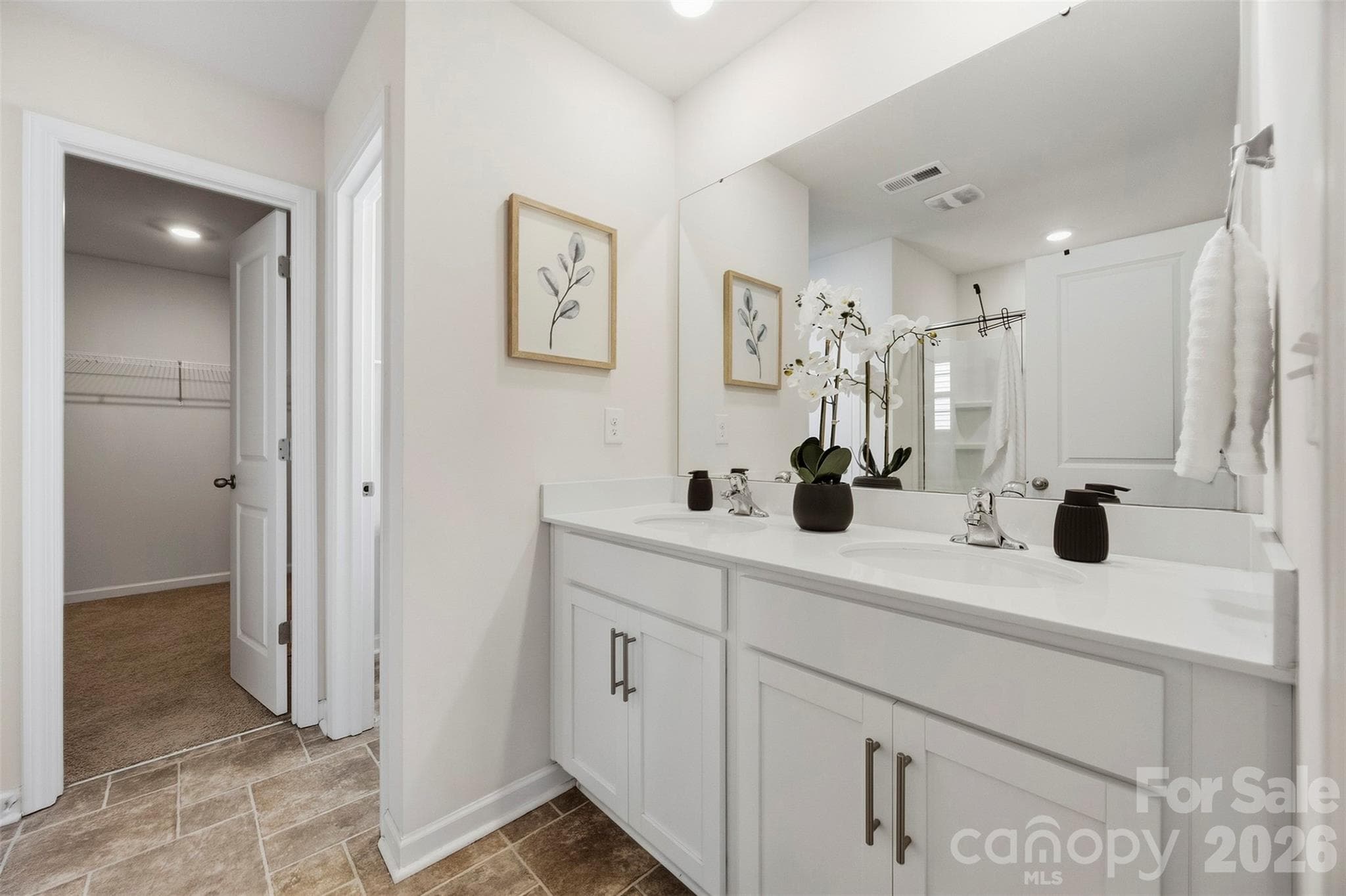 Upper level primary suite ensuite bathroom - 7572 Nolen Farm Drive, Gastonia
