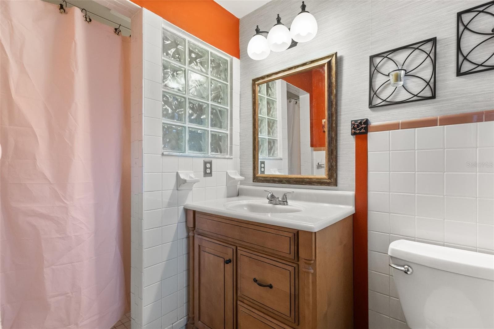 Primary bathroom with large shower. - 4511 LONGWORTH DR, ORLANDO