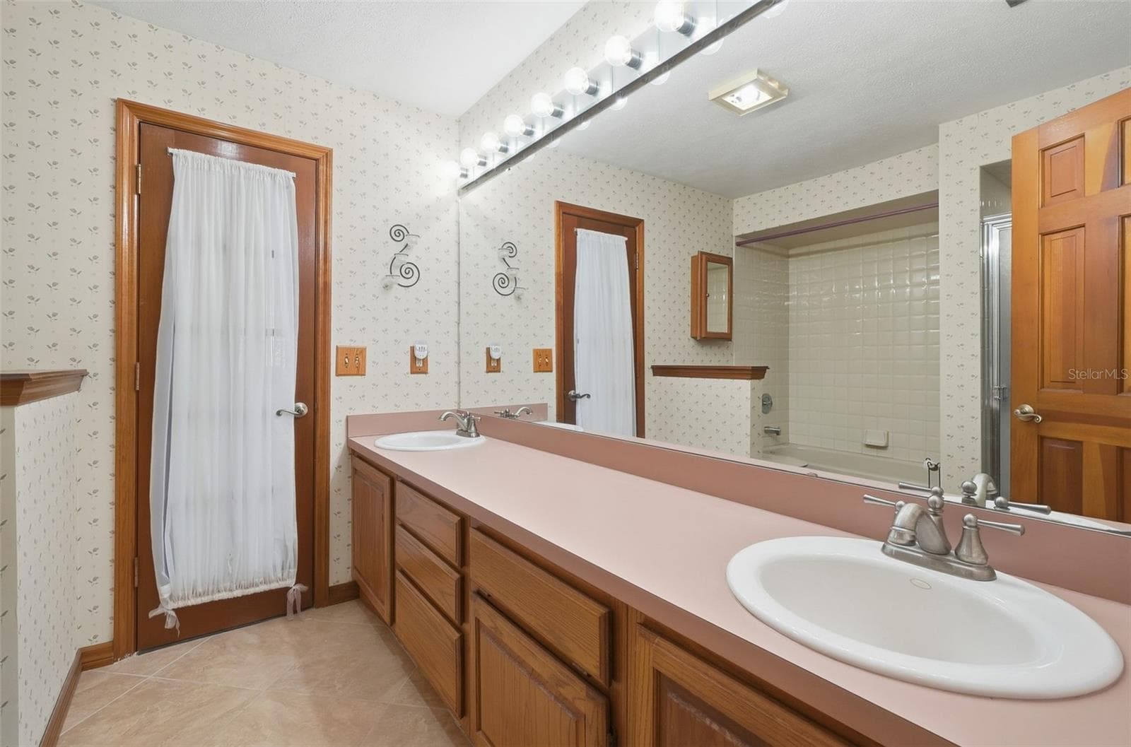 Single Family Residence at 349 SEMINOLE WOODS BLVD, GENEVA, photo 28 of 68
