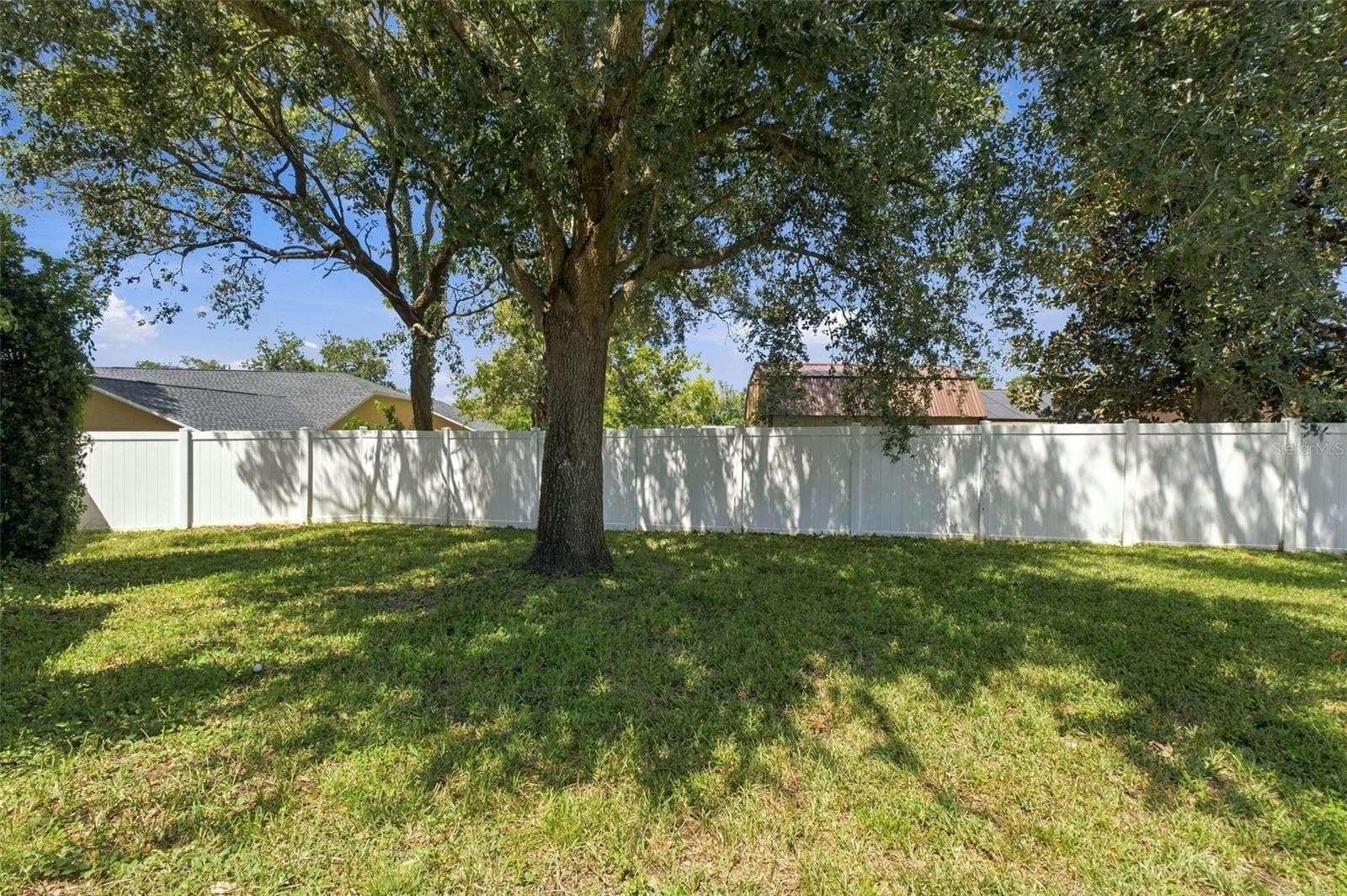 Privacy fence - 7195 TOLEDO RD, SPRING HILL
