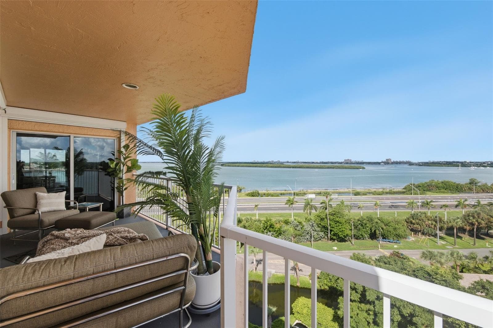 Condominium at 7430 SUNSHINE SKYWAY LN S #901, ST PETERSBURG, photo 16 of 68