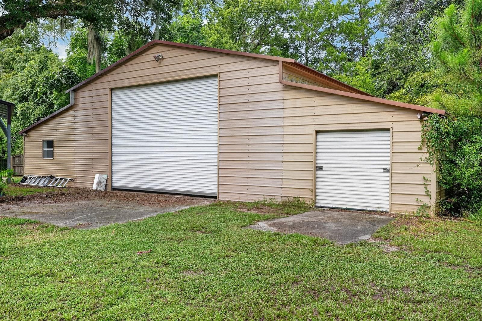 Single Family Residence at 500 LAKE WINNEMISSETT DR, DELAND, photo 3 of 86