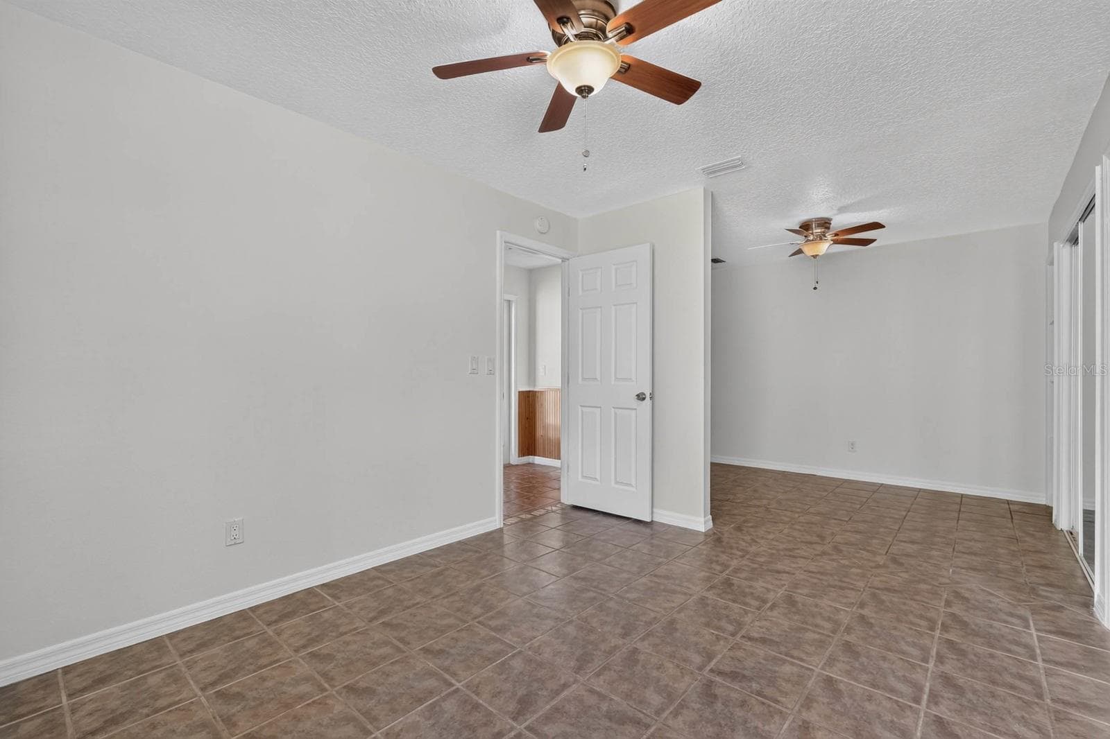 Single Family Residence at 500 LAKE WINNEMISSETT DR, DELAND, photo 34 of 86