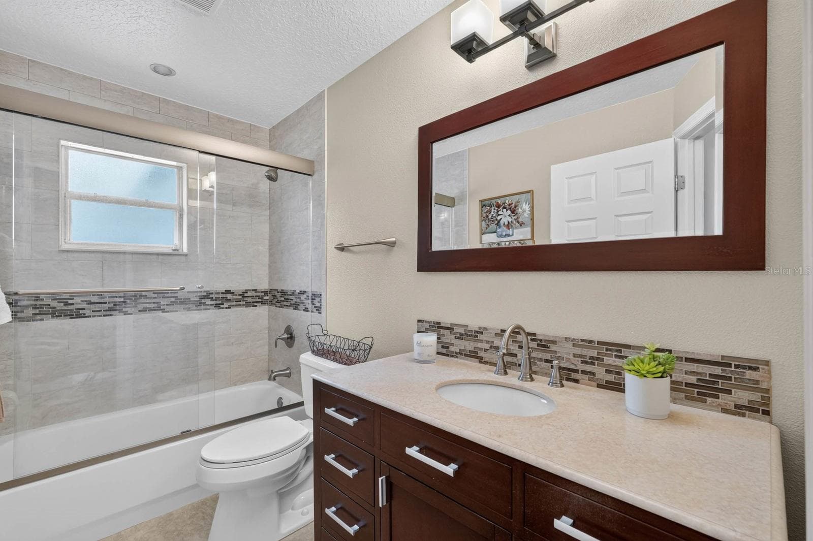 Single Family Residence at 500 LAKE WINNEMISSETT DR, DELAND, photo 36 of 86
