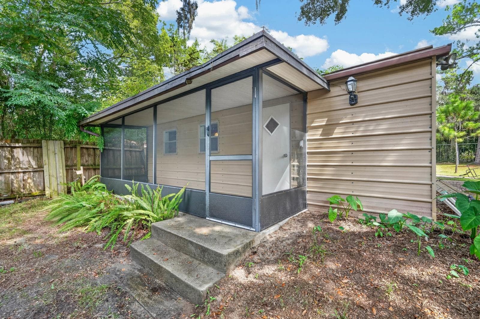 Single Family Residence at 500 LAKE WINNEMISSETT DR, DELAND, photo 51 of 86
