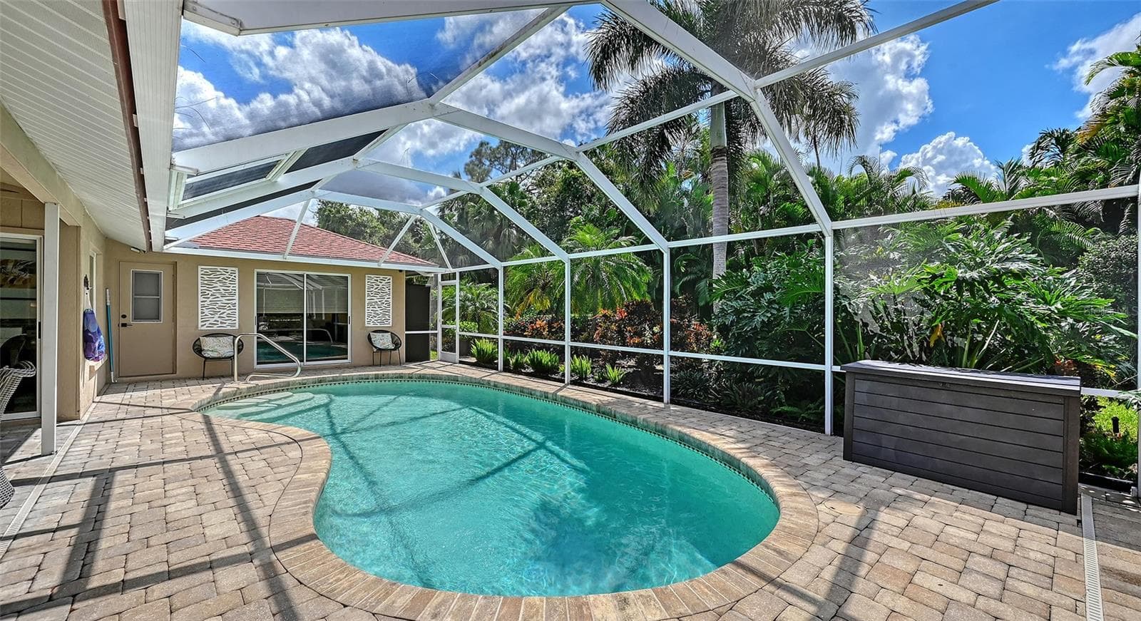 Single Family Residence at 5220 SUNNYDALE CIR S, SARASOTA, photo 32 of 53