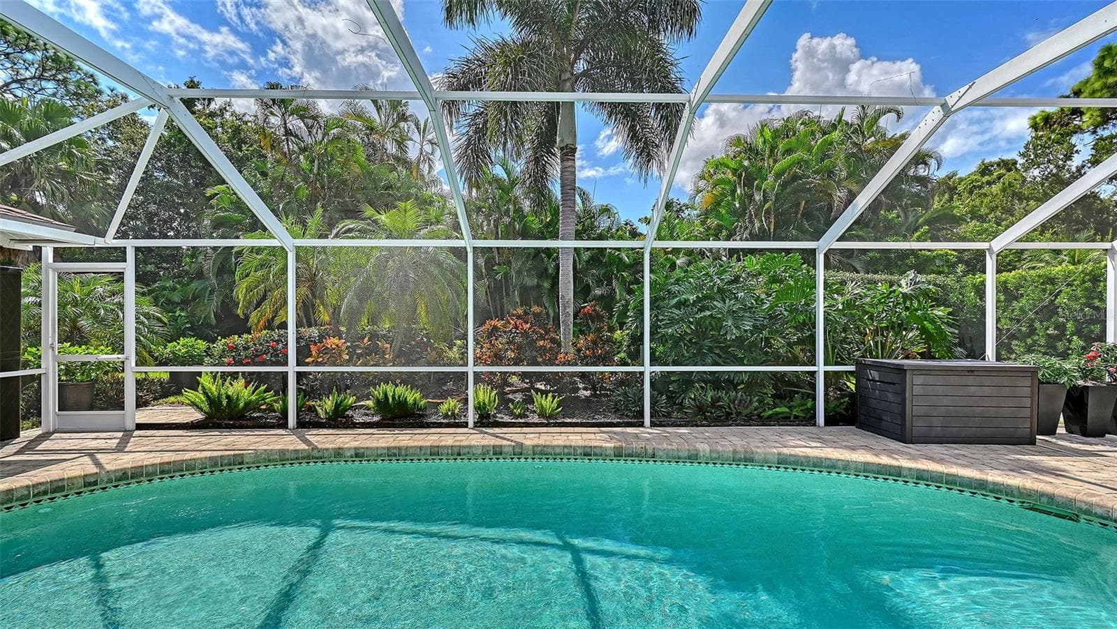 Privacy in yard - 5220 SUNNYDALE CIR S, SARASOTA