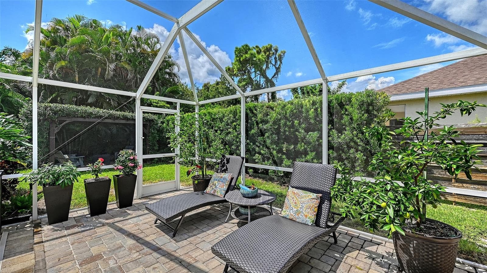Lounge area in full sun - 5220 SUNNYDALE CIR S, SARASOTA