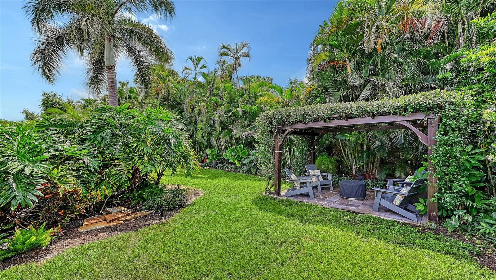Single Family Residence at 5220 SUNNYDALE CIR S, SARASOTA, photo 40 of 53