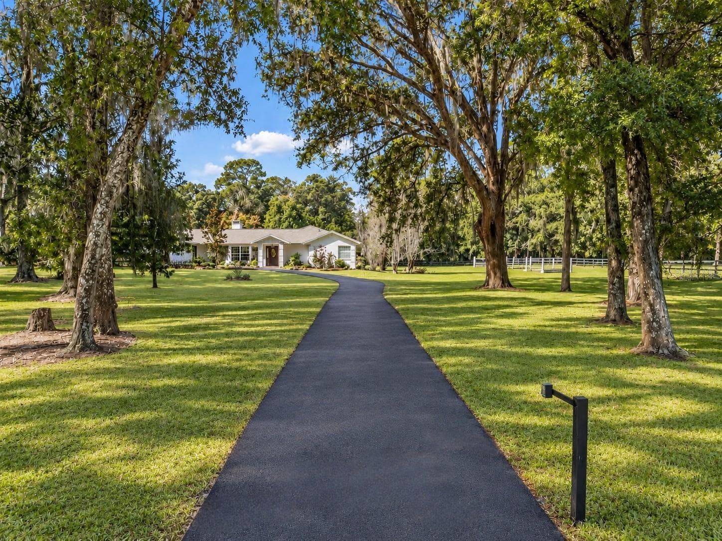 22 WOOD RIDGE DR