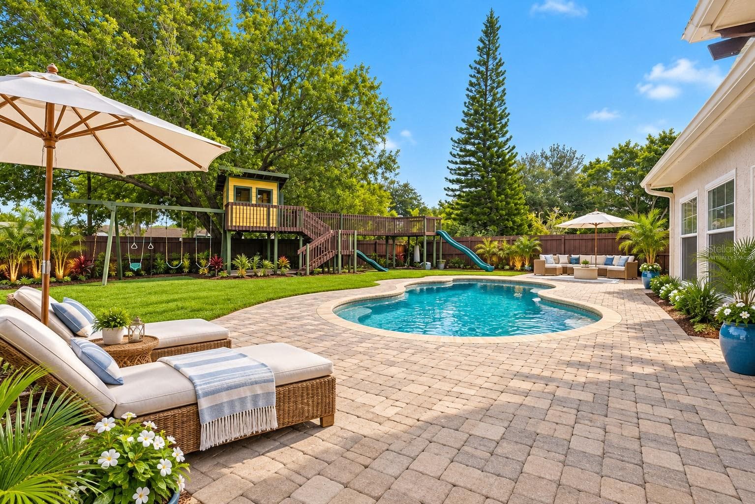 virtually staged - 2520 FAWN CT, CLEARWATER