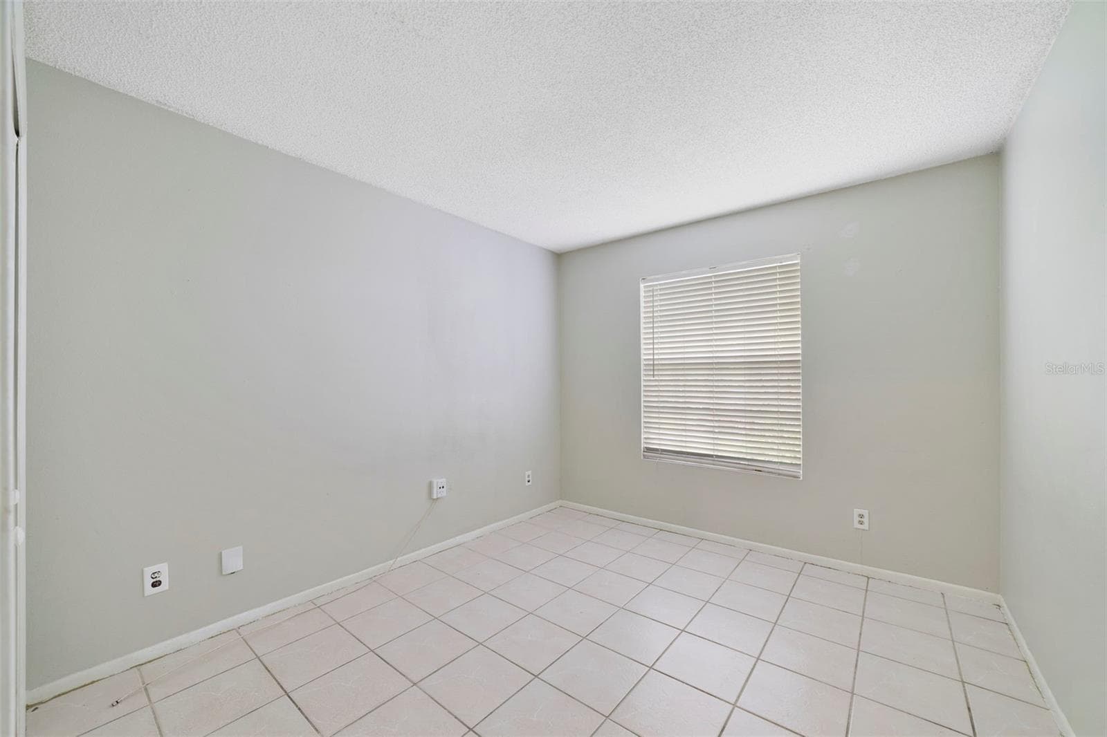 Bedroom 2 offers flexibility for use as a guest room, home office or hobby space. - 713 MEADOWSIDE CT, ORLANDO