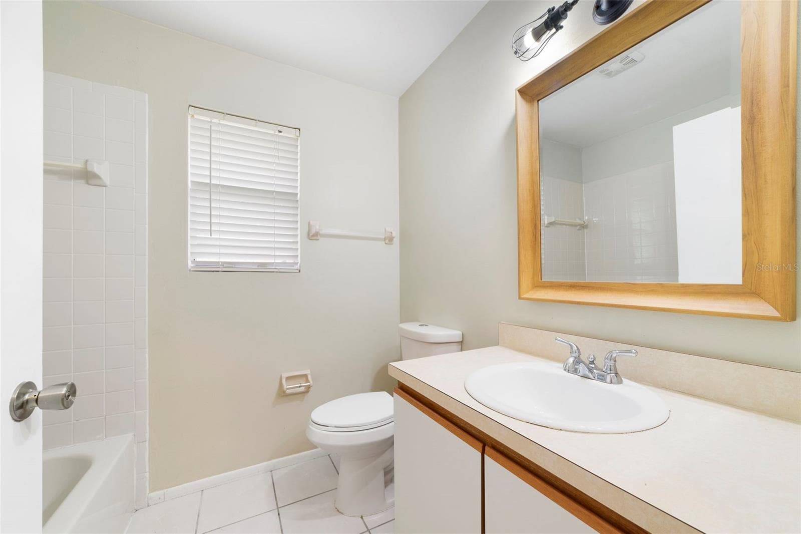 The other two Bedrooms are located near the second full bath. - 713 MEADOWSIDE CT, ORLANDO