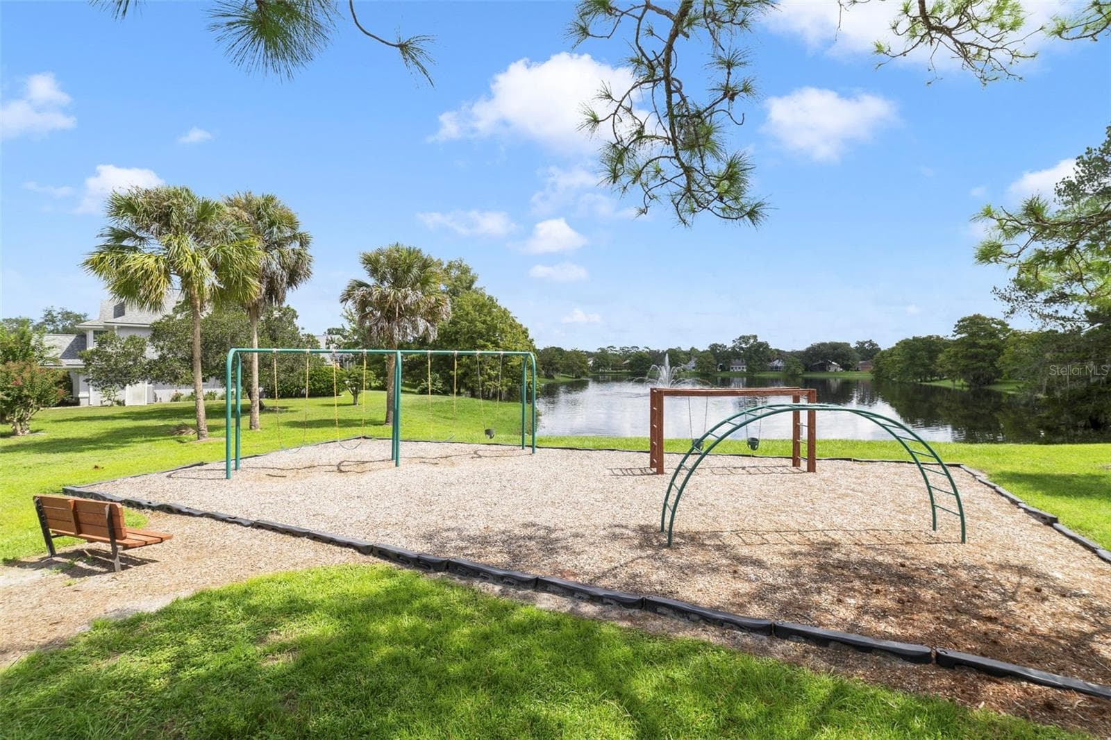 Tthe LOW HOA keeps ownership simple with community sidewalks, a playground and maintenance of the grounds. - 713 MEADOWSIDE CT, ORLANDO