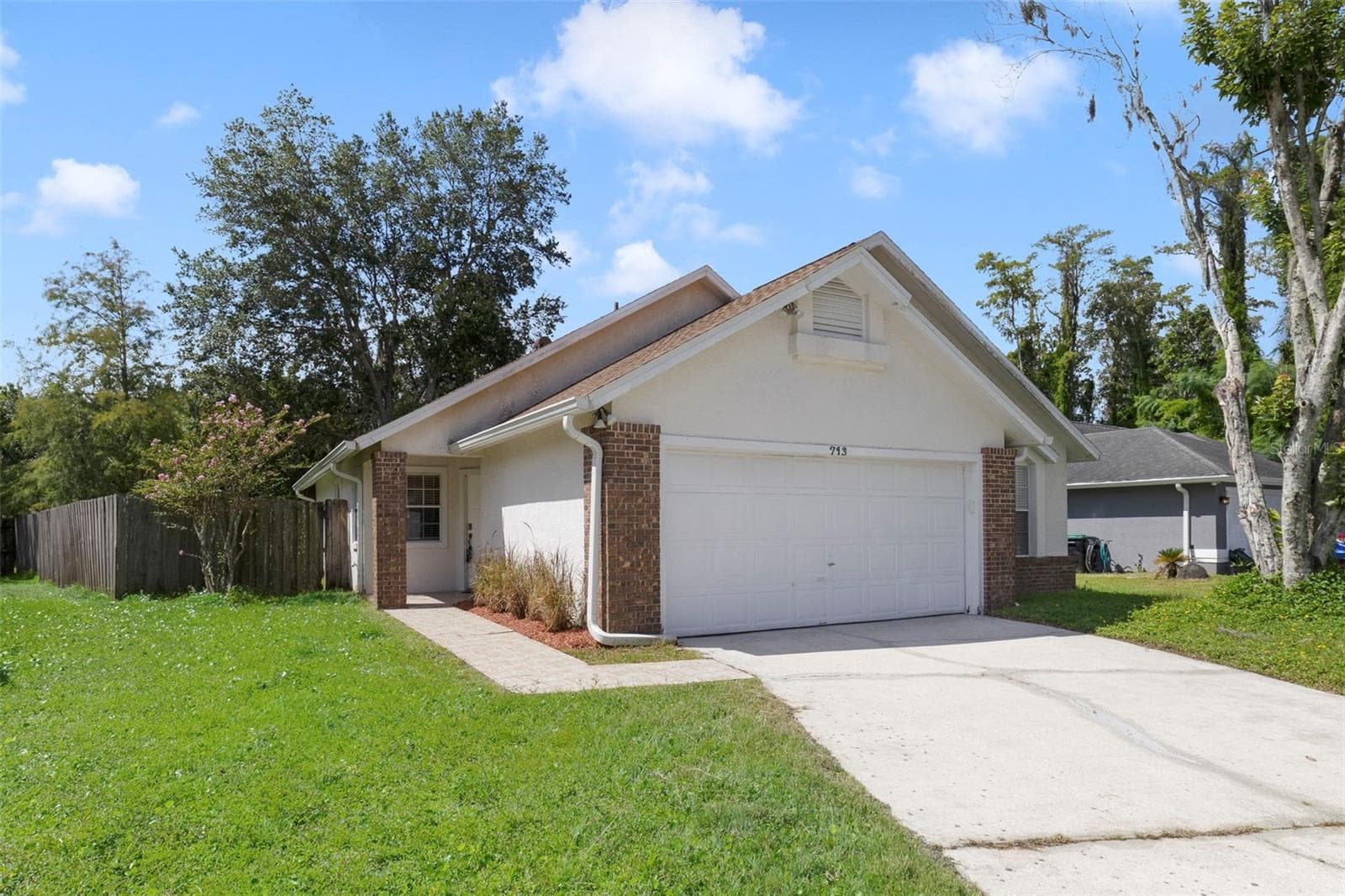 PEACEFUL CONSERVATION and POND VIEWS, easy-care CERAMIC TILE FLOORING, a location in an area known for its GOOD SCHOOLS, and numerous RECENT UPDATES come together to make this property a wonderful place to call HOME. - 713 MEADOWSIDE CT, ORLANDO