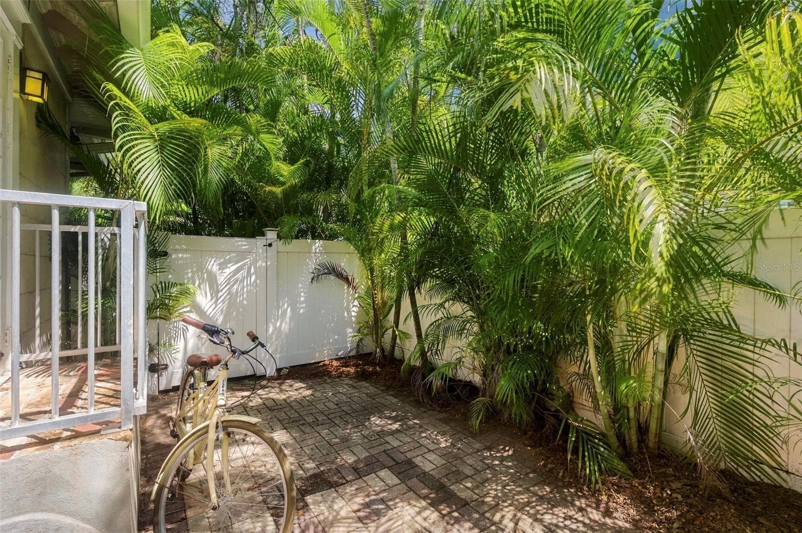 Triplex at 406 10TH AVE NE, ST PETERSBURG, photo 4 of 49