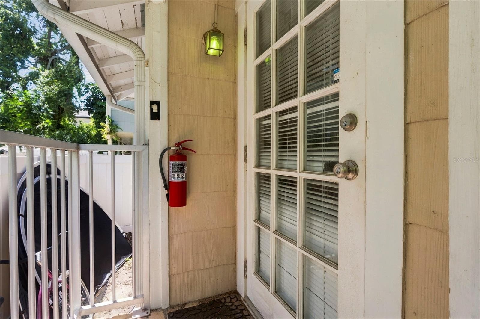Triplex at 406 10TH AVE NE, ST PETERSBURG, photo 5 of 49